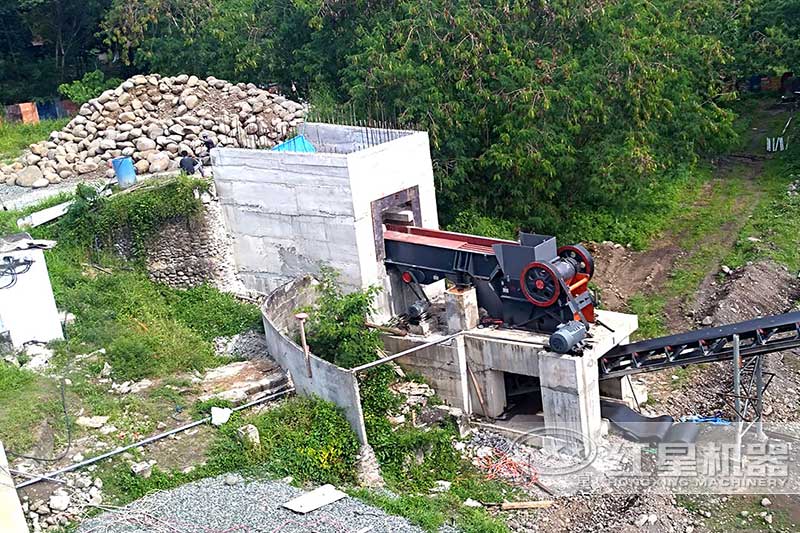 粗破用顎式破碎機破碎的石子廠