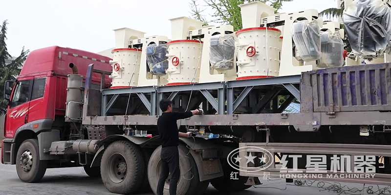 復(fù)合式破碎機(jī)大量出貨