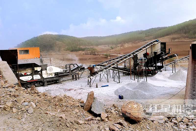 車載碎石機(jī)加工現(xiàn)場(chǎng)