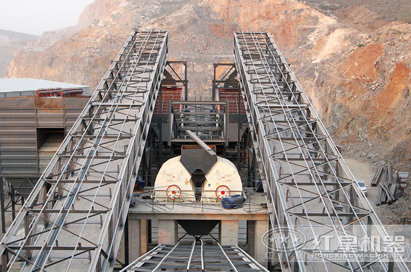 重錘式破碎機生產現(xiàn)場