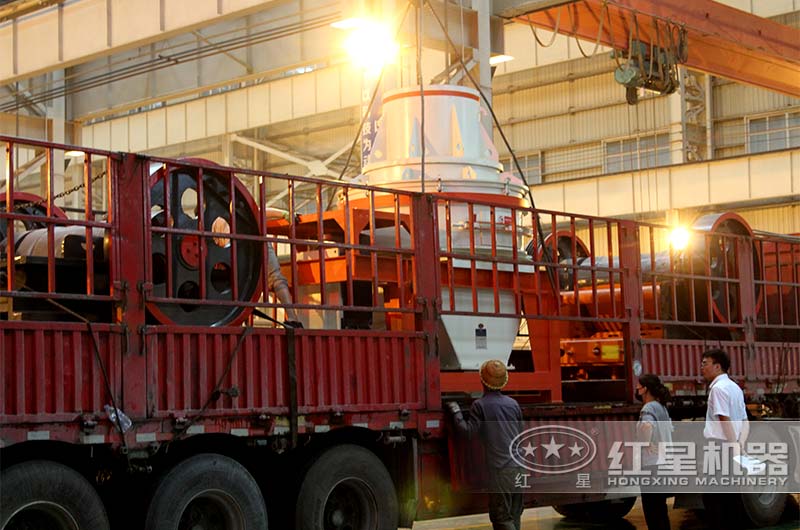 細(xì)碎制砂機(jī)設(shè)備生產(chǎn)線連夜發(fā)貨