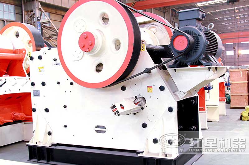 顎式破碎機(jī)設(shè)備及其配備的電機(jī)