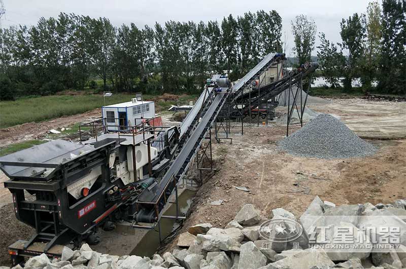 移動破碎機(jī)現(xiàn)場