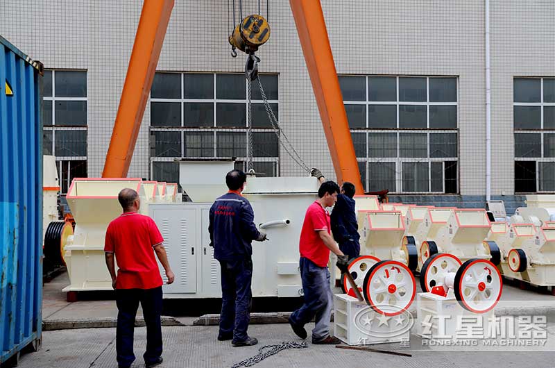 紅星機(jī)器小型顎式破碎機(jī)發(fā)貨