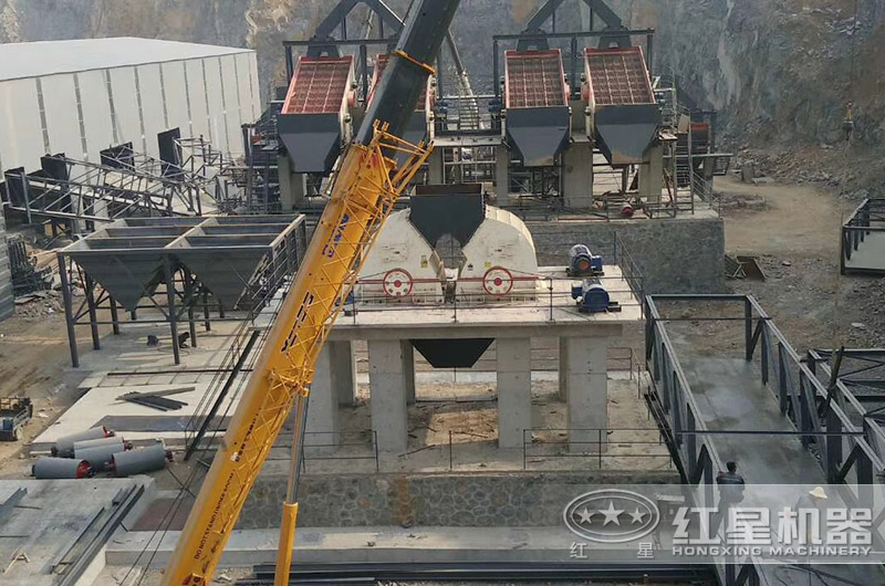 小型錘式制砂機(jī)現(xiàn)場