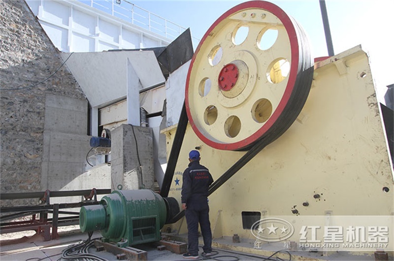 紅星用戶大型顎式破碎機(jī)生產(chǎn)現(xiàn)場(chǎng)