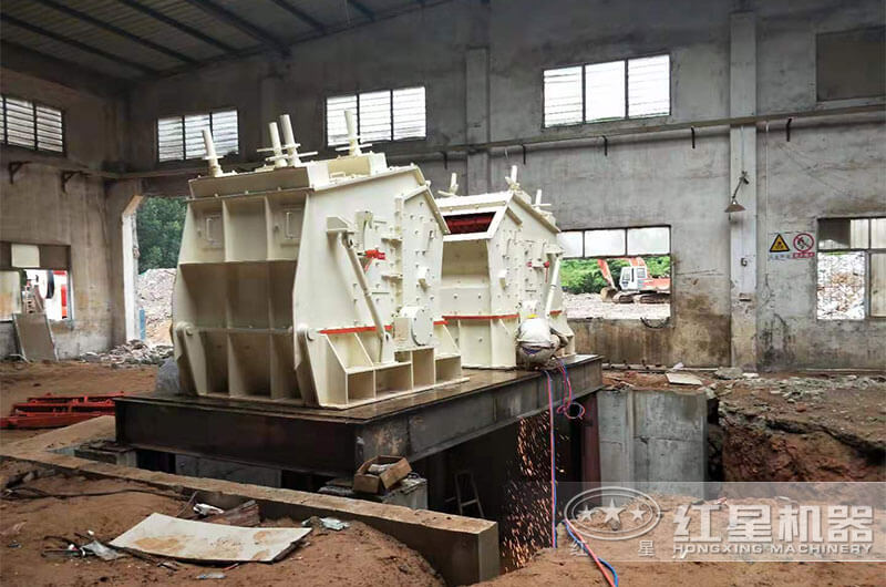 反擊式破碎機現(xiàn)場實拍