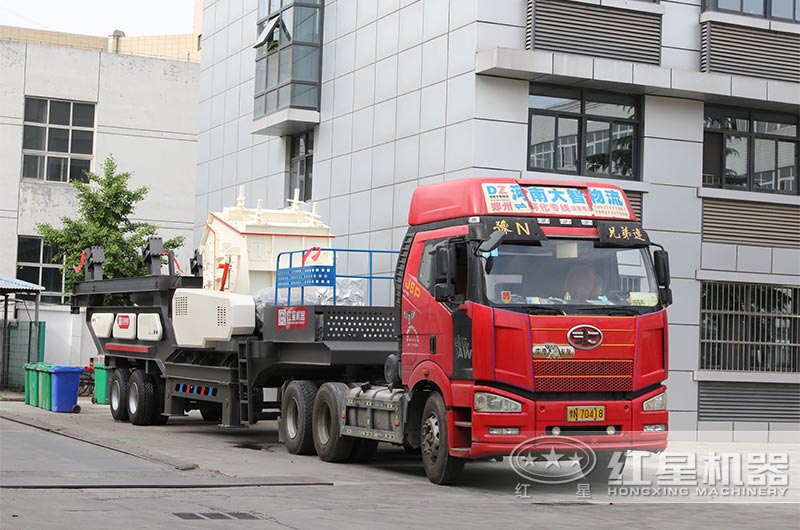 移動反擊式破碎機(jī)廠區(qū)實(shí)拍