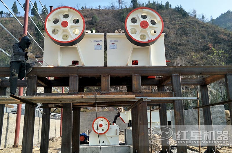 鄂破碎機生產(chǎn)12石子現(xiàn)場圖