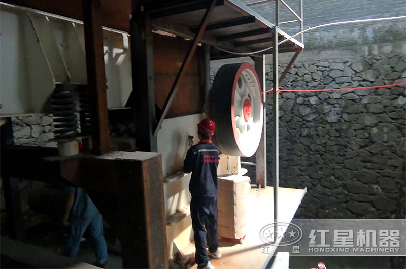 顎式破碎機(jī)現(xiàn)場(chǎng)檢查