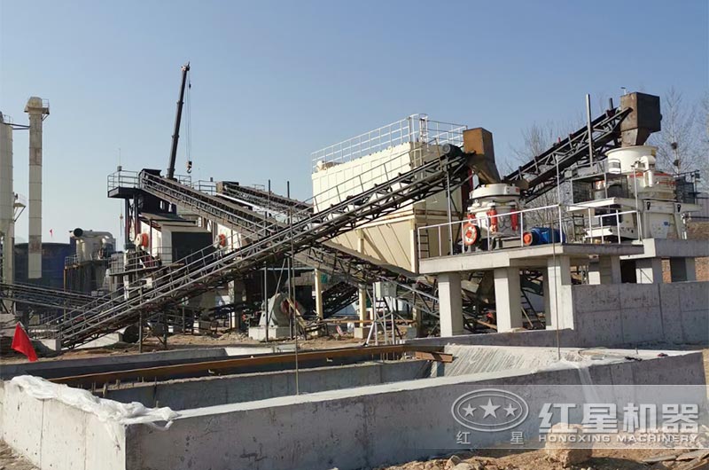 300圓錐破碎機(jī)現(xiàn)場(chǎng)