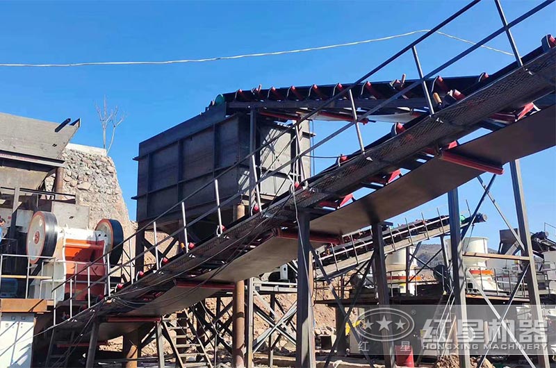 山東鄂式碎石機現(xiàn)場_破碎機多錢一臺