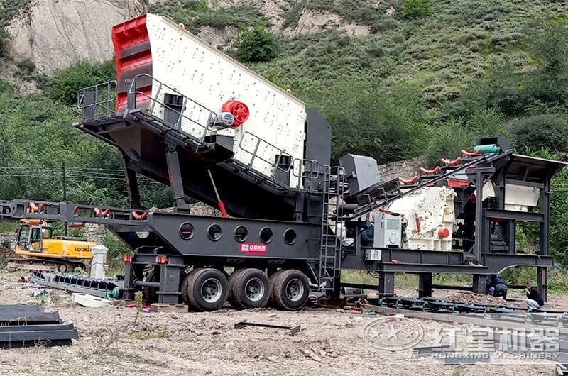 三合一反擊式移動破碎站現(xiàn)場實拍