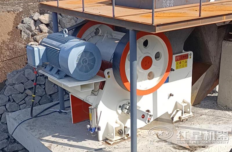 HDX德版連體顎式破碎機現(xiàn)場實拍