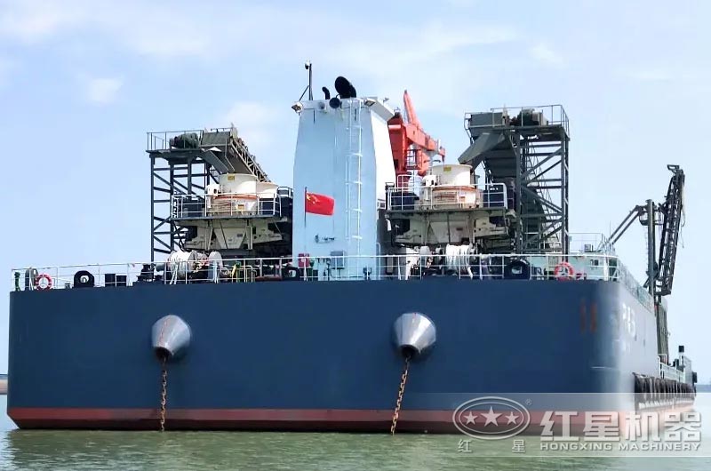時產(chǎn)600噸船載砂石生產(chǎn)線，下水投產(chǎn)了