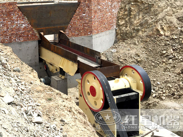 小型破碎機現(xiàn)場圖